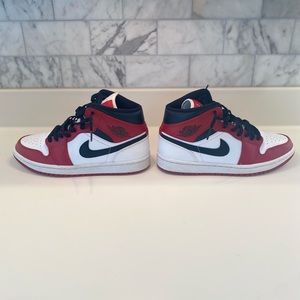 Used Jordan 1 Mid Chicago— Size 7.5